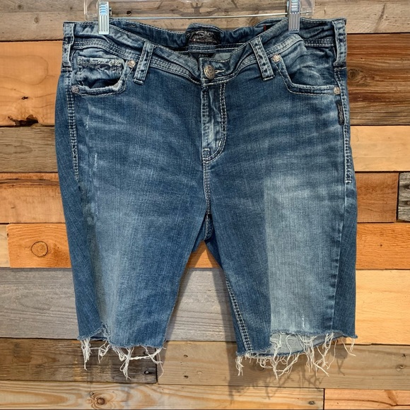 Silver Aiko Slim Super Stretch Cutoff Shorts Light Wash Size 16 - Picture 1 of 10